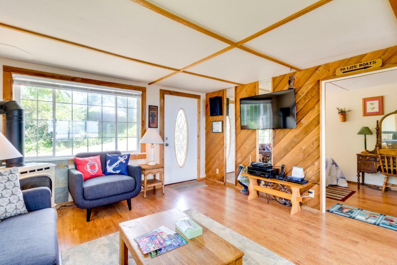 Happy Camp Beachfront Cabin Netarts Exterior photo