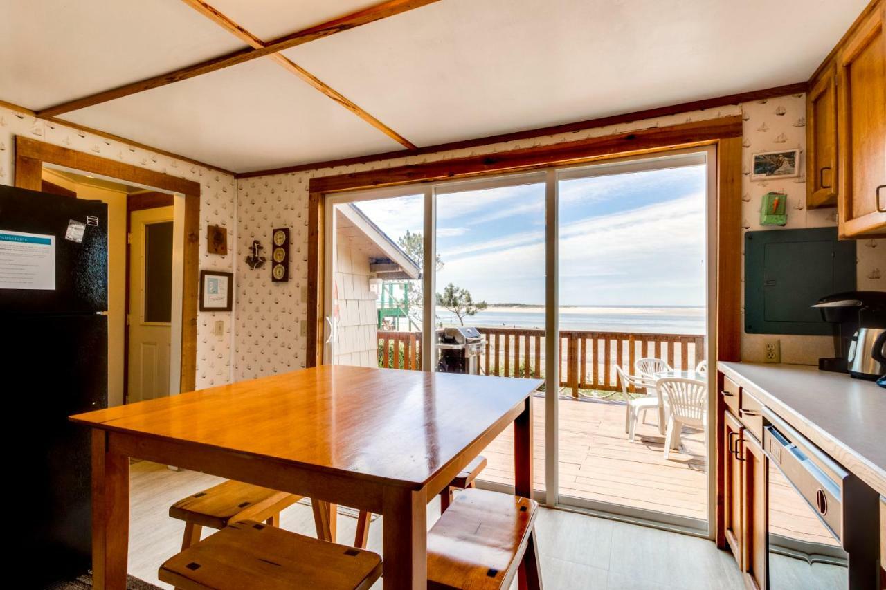 Happy Camp Beachfront Cabin Netarts Exterior photo
